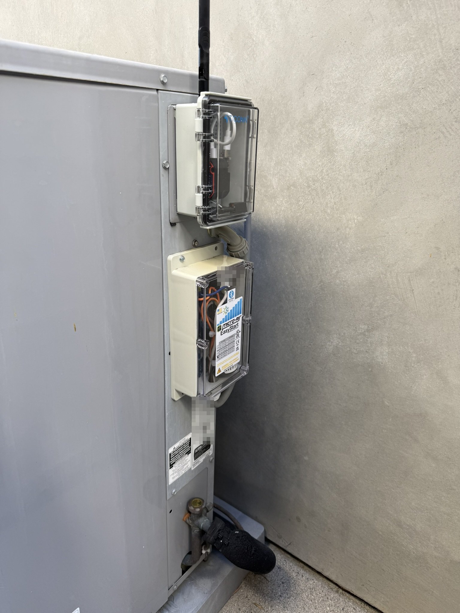 The proxy enclosure with its antenna mounted on the compressor, directly above the EasyStart in its own enclosure